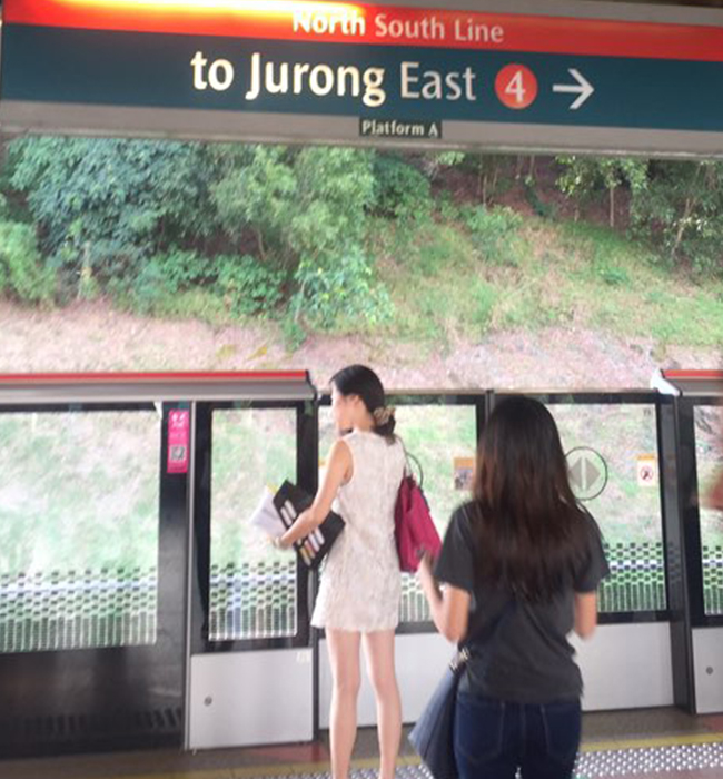 싱가포르 지하철 대합실 전경