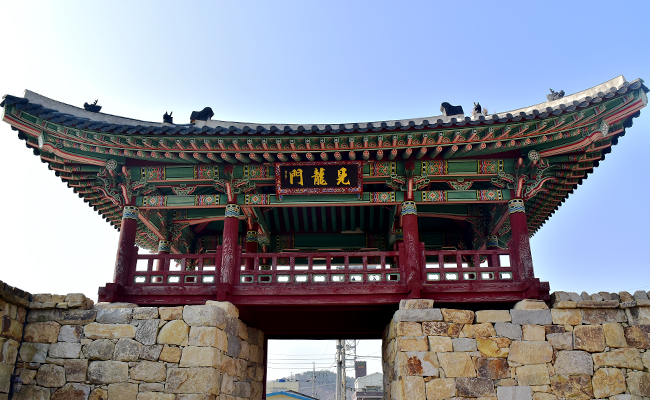 늠름한 풍채의 견용문. 