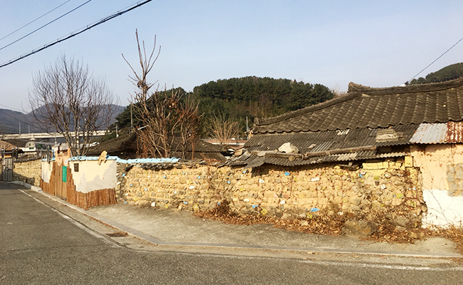 소사동마을의 돌담길