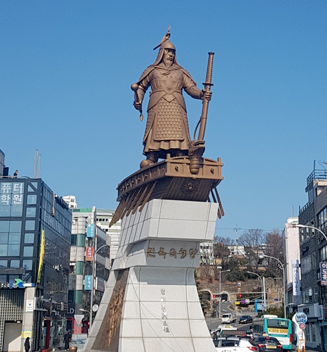 [사진1] 이순신동상