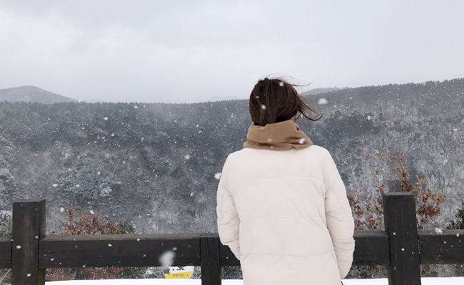 눈 내리는 산굼부리의 절경