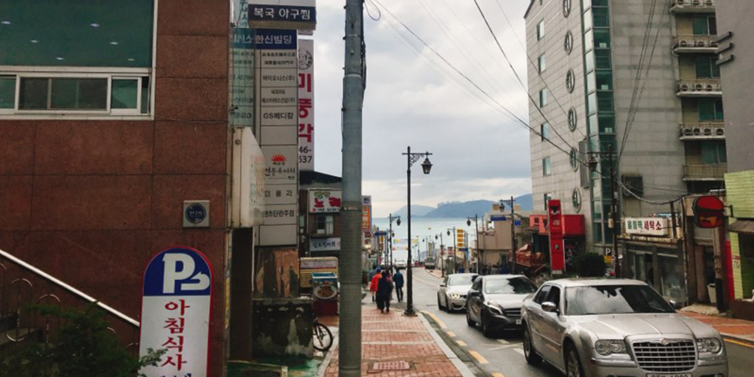무려 길 끝에 바다가 있는 골목