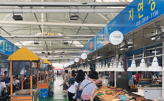 ‘지연상회’라고 적힌 가게