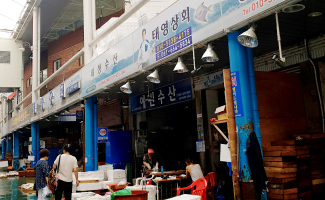 중앙선어시장 상점들