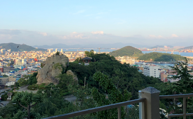 유달산 위에서 바라본 목포. 다도해의 모습이 도드라진다.