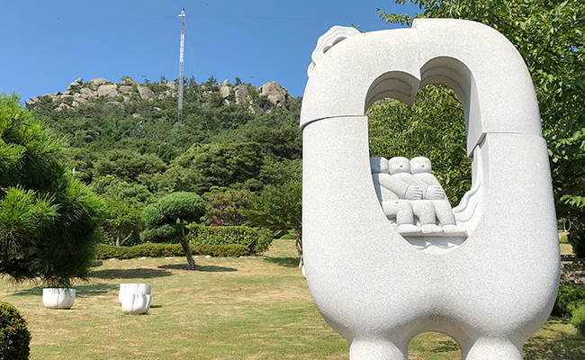 유달산 이등바위 아래 위치한 조각공원