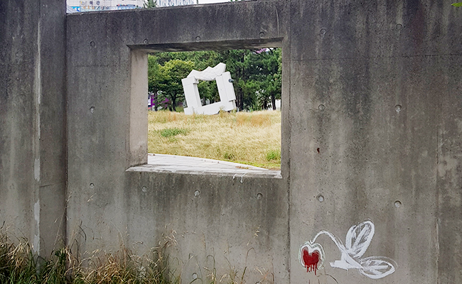 마산조각공원 입구 벽화