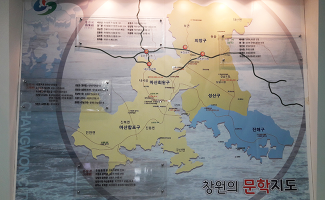 창원의 문학지도, 창원시 안의 문학인들의 생가 등의 위치를 표기했다.