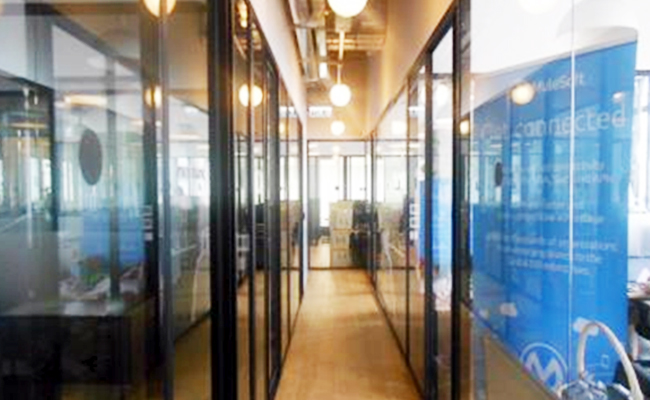 co-working space 형태의 회사 구조