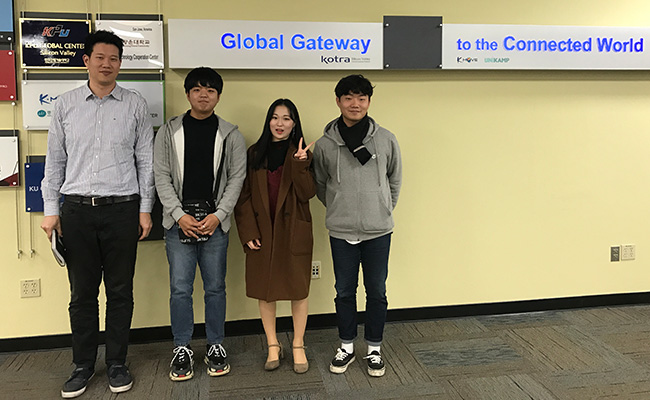 KOTRA 관계자 인터뷰 후 단체사진 