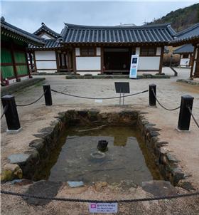 12 공방을 복원한 곳의 석수조(2020년 1월 촬영)
