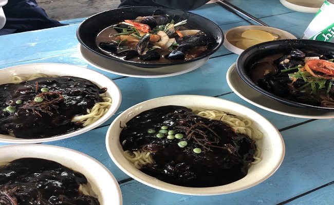 톳 짜장면과 해물 짬뽕