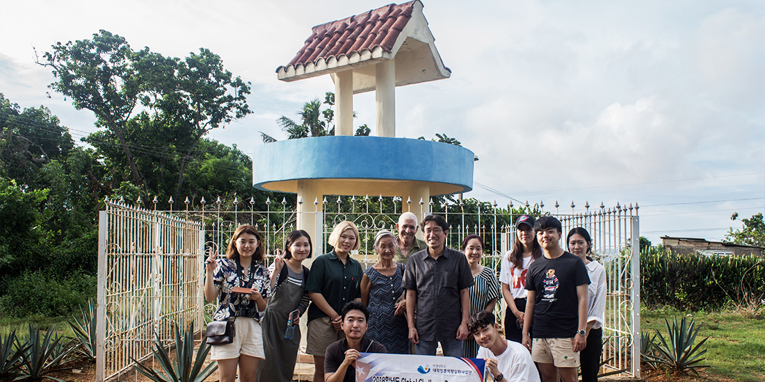 쿠바 혁명 동상 앞에서