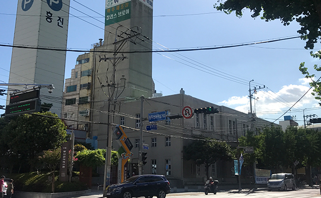 바로 옆 근대역사관 구 동양척식주식회사)
