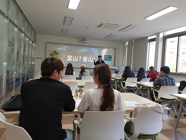 부산 스토리텔러이자 한국관광공사 자문위원 손민수 강연자의 강연